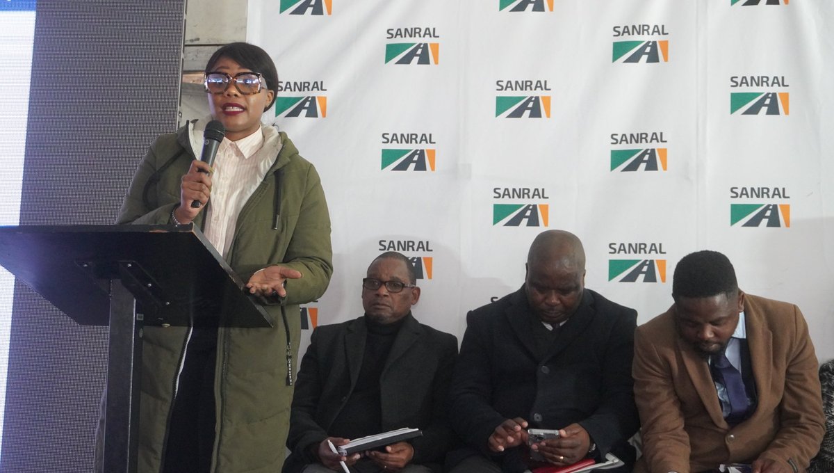 SANRAL_za's tweet photo. #InfoSession | SMME Pre-Tender Training Presentation : ACS/TJEKA JV: Regional Coordinator Yolanda Jonas talks about the importance of the pre-tender training sessions for SMMEs.

#SANRALProjects
#InfoSession
#TS2GreatKei

Join the conversation here: https://t.co/7o1MznNS8S https://t.co/46zvcnUPOg