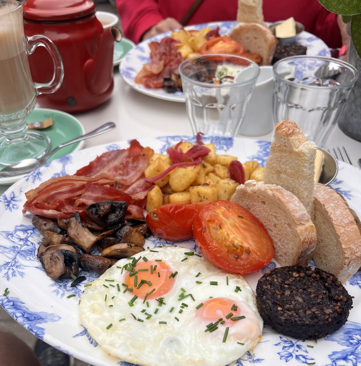 Anniversary breakfast with the wifey in Canterbury, now back to the birdies  🙄
Happy anniversary <a href="/HMumma2512/">Alex</a> 15 years 😮 xx