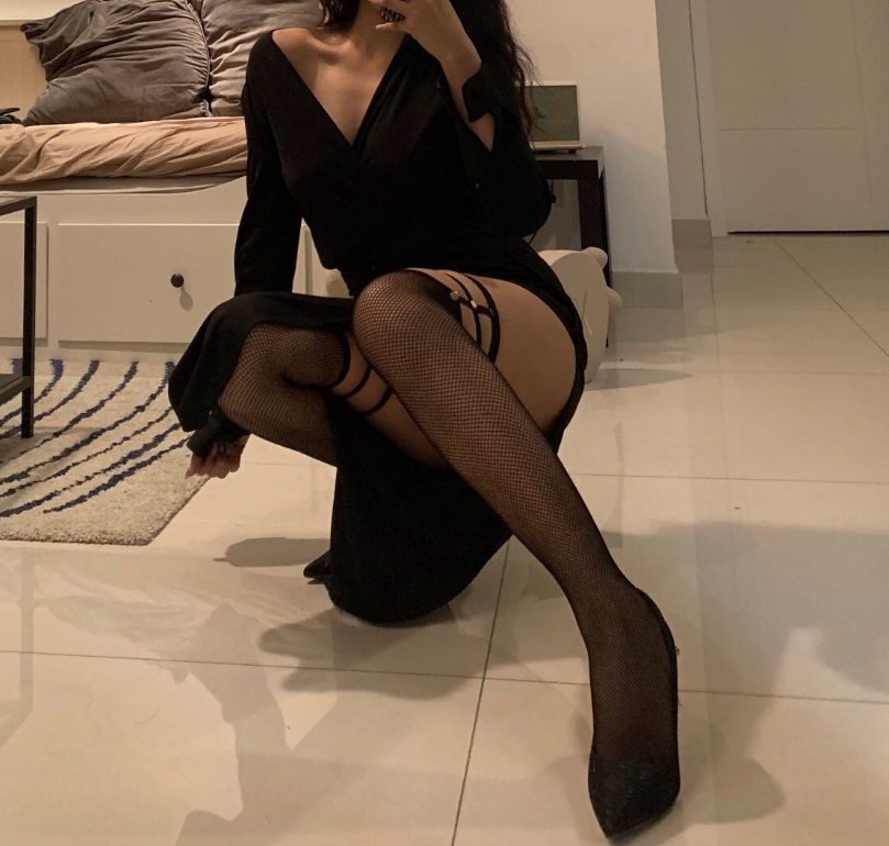 TonaHolyshit's tweet photo. 看到我會讓妳想壞壞嗎
妳想怎樣壞壞呢？
哥哥可以讓我摸著妳的良心在我耳邊告訴我嗎
#刺激體驗 #深入 #不一樣的體驗 #姿勢 #後入 #私訊 #跟隨 #絲襪腿控 https://t.co/5AtUEj4fuO