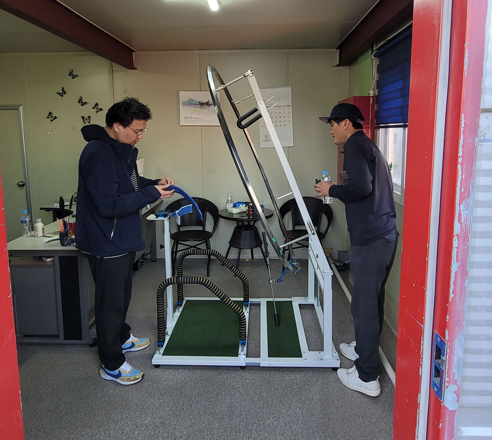 Proswing_Inc's tweet image. 안산 골프초보 #스윙자세교정 #스윙궤도교정 #프로스윙머신 설치
#프로스윙인천점 프로님 직접 배송설치 및 원포인트 레슨 ~^^
proswing.kr
제품:1899-6637
#골프스윙머신 제조기업 (주)프로스윙
#골프연습기계 #골프스윙자세연습기 #드라이버스윙플레인 #아이언스윙플레인 #골프레슨머신