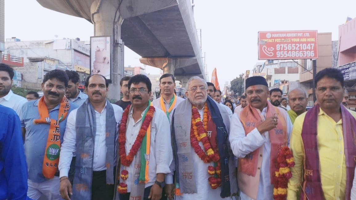 Vyapari Sandeep Bansal मोदी का परिवार tweet media