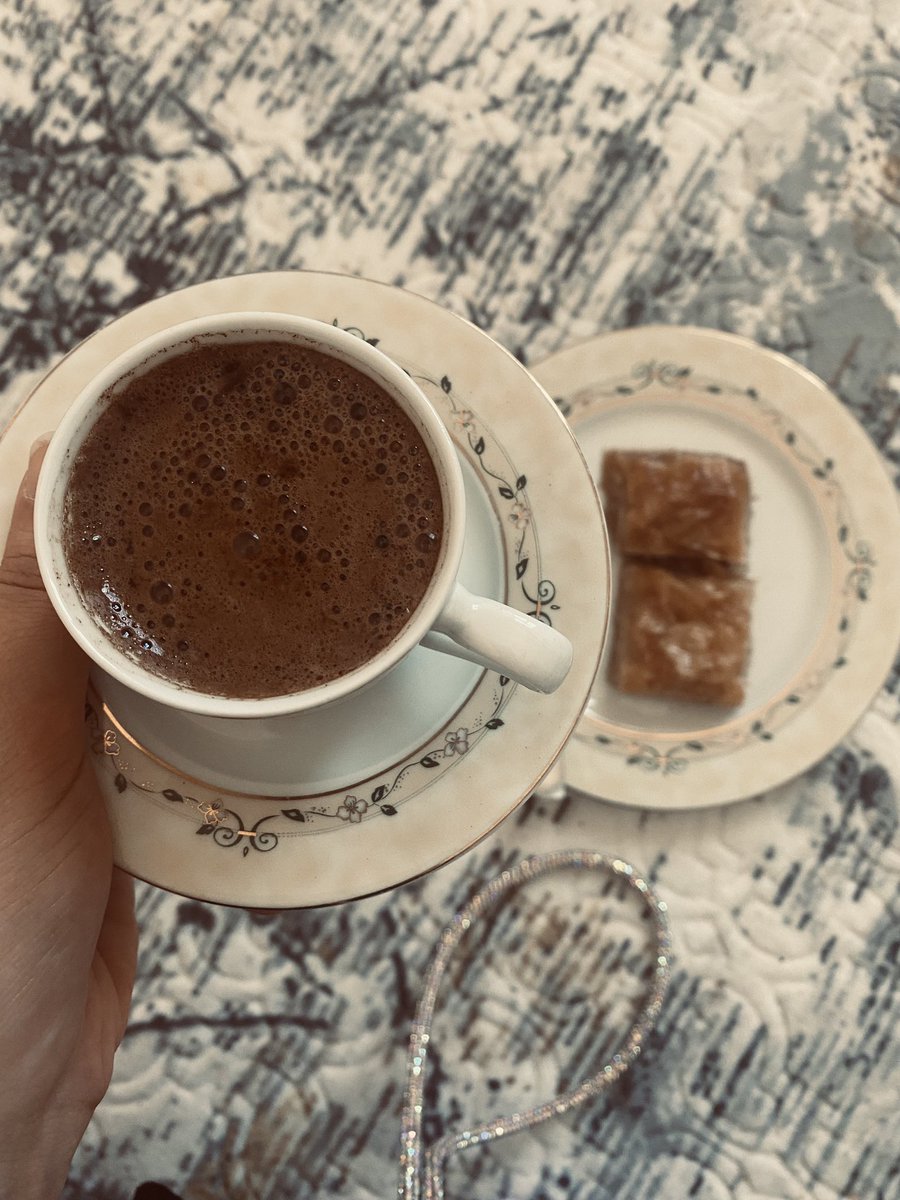 mellk__'s tweet photo. Bayram kahvesi ve ev baklavası da yapıldığına göre görev tamam hayırlı bayramlar bayramımız mübarek olsun 🌹🤲🏻 https://t.co/j37SbG6KXP