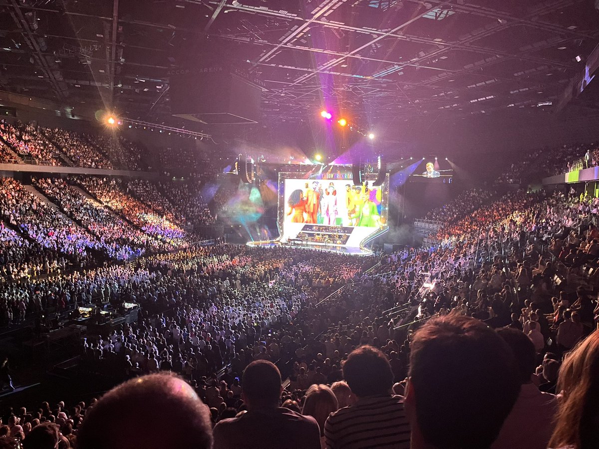 What a show ! Heureuse d’avoir pu assister à la tournée d’adieu de Sir Elton John 😍👩🏼‍🎤🕺🏽💃🏻🎹