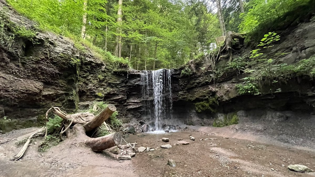 tarek_alzamel's tweet image. Beautiful day 
#mountain 
#green 
#evening
#outside
#amazing
#thursday 
#clouds 
#instadaily
#syrian
#تصويري
#nature
#syria
#tarek_alzamel
#love
#stuttgart
#المصورون_العرب
#ابن_زامل
#photographer 
#streetphotography 
#photography
#photooftheday
#canon 
#teamcanon
