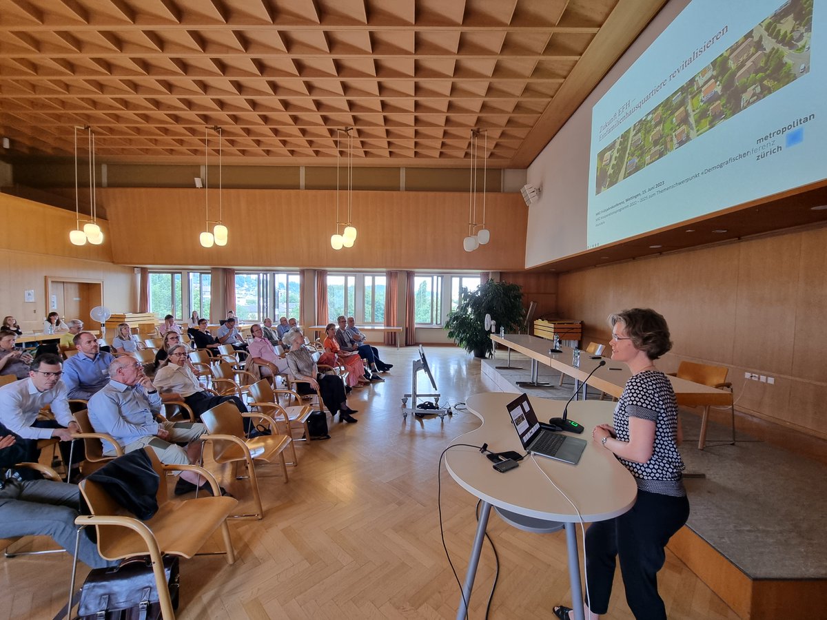 rzu_zh's tweet photo. Frühjahrskonferenz der Metropolitankonferenz Zürich vom 15.06. in Wettingen zeigte Projekte des Kooperationsprogramms «Demografischer Wandel», u.a. auch das Projekt «Zukunft EFH – Einfamilienhausquartiere revitalisieren», an dem die RZU beteiligt ist: https://t.co/K2ppIHF5fz https://t.co/PthHmrEYcB
