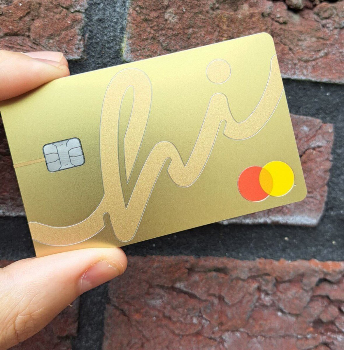The first-ever hi Physical Debit Cards are beginning to arrive at our members' doorsteps!

Available in six variants - from PVC UV Finish to Polished Metal to even a Diamond-encrusted version reserved for the top tier

Here's how you can order yours:
help.hi.com/en/articles/79…
