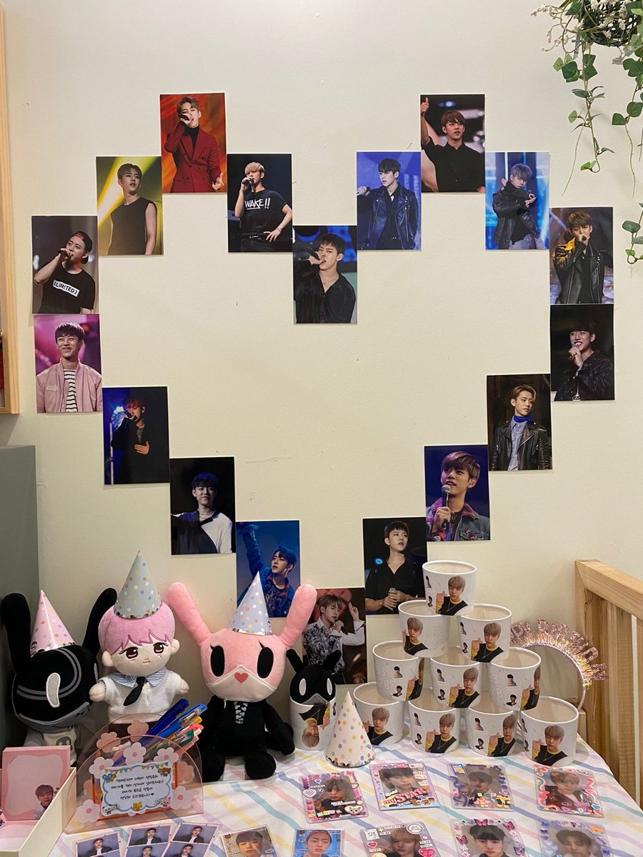 _day_DAY_day_'s tweet photo. 📍모리커피 대학로점 

선착 특전 바로 앞에서 끝나버려서 아쉬워 하면서 사진은 오만장 찍고 옴ㅋㅋㅋㅋ 데려간 용국포카도 살짝 같이 인증샷 찍어주고 컵홀더 구겨질까봐 근처 다이소에서 산 양념통 너무 딱 맞아버림 

@Happy_dhday https://t.co/miwoqLQVbA