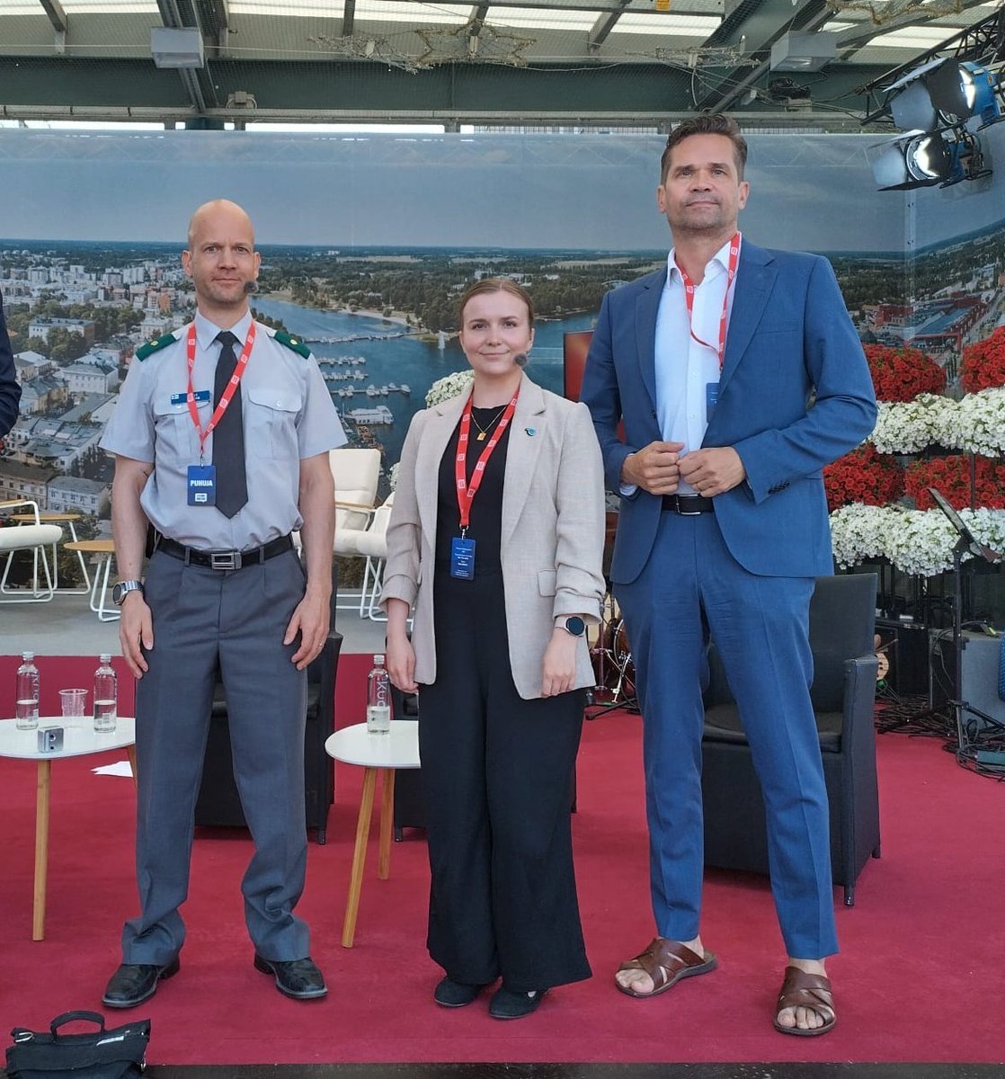 Isot kiitokset paneelista <a href="/MikaAaltola/">Mika Aaltola</a> ja <a href="/Kostian_V/">Ville Kostian</a> !

Keskustelimme mm. Nato-jäsenyyden tuomista muutoksista, sukupuolineutraalista asevelvollisuudesta sekä mielenterveydestä. Toivottavasti keskustelu aiheista ei pääty tähän!

<a href="/Varusmies/">Varusmiesliitto</a>
#SuomiAreena #asevelvollisuus