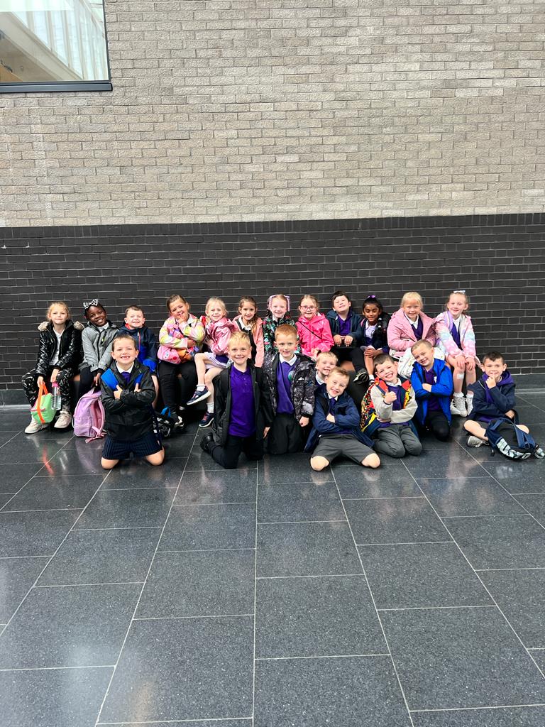 Dosbarth Gwyrdd are so excited for their trip to St Fagans. Have a lovely day!!! @CSCJES <a href="/StFagans_Museum/">Sain Ffagan | St Fagans</a>