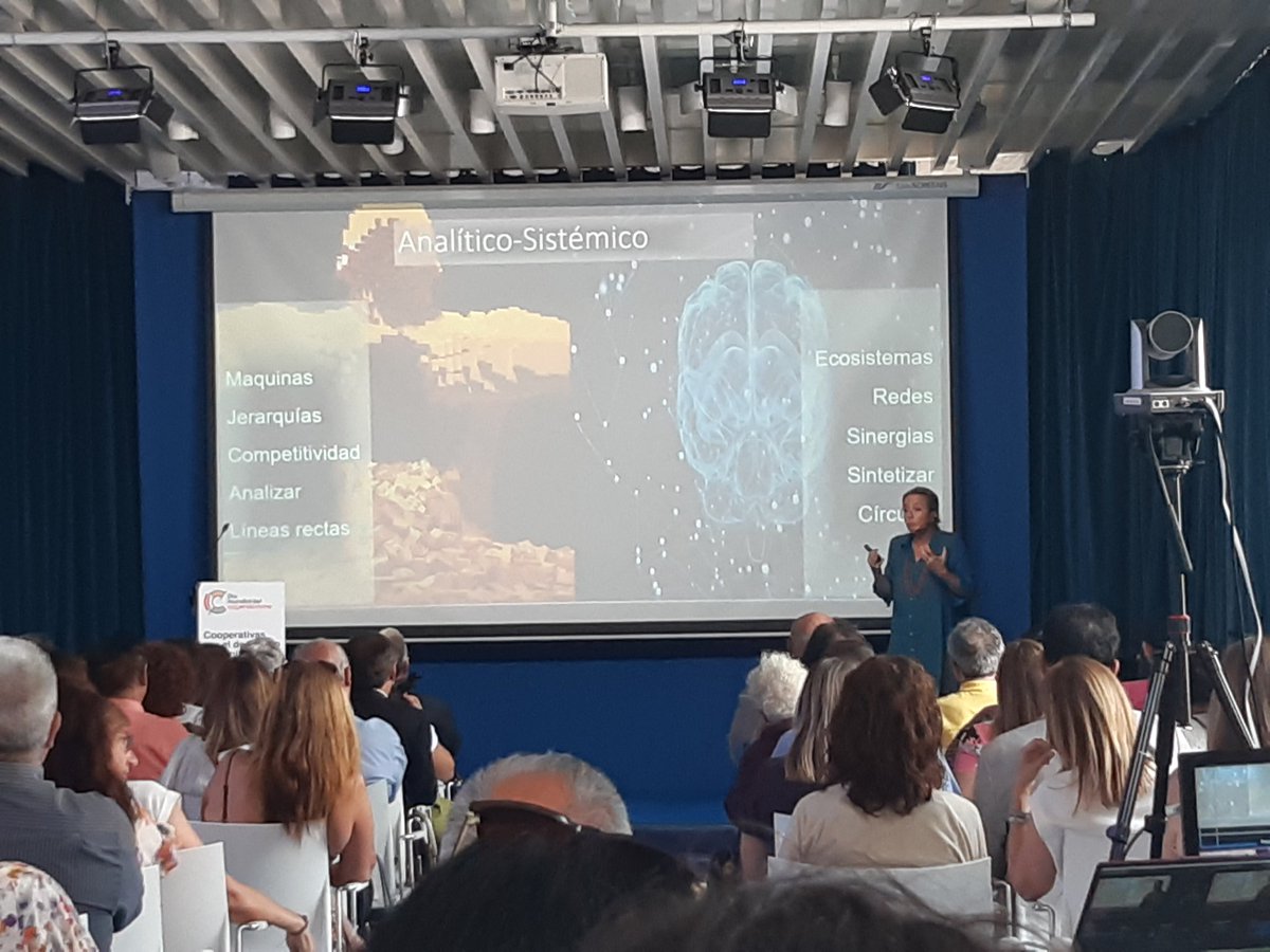 JMecosoc's tweet photo. @odilerf nos habla de la transformación de un modelo analítico a uno sistémico donde  las organizaciones cooperativas pueden ser un buque enseña #CoopsDay #cooperarsuma @floridauni @FEVECTA @LA_UCEV @concoval @UECoE3 @Coopsdetrabajo @CEPES2 https://t.co/LXogB5sY1G