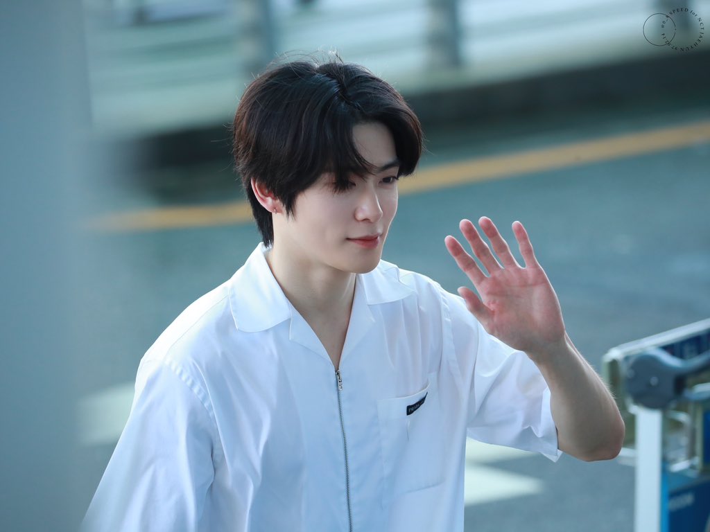 0_8speed's tweet photo. 230617 인천공항 출국 재현 HD

한편의 영화 속 주인공처럼

#재현 #JAEHYUN #NCT재현 https://t.co/rFWHGSHR4n