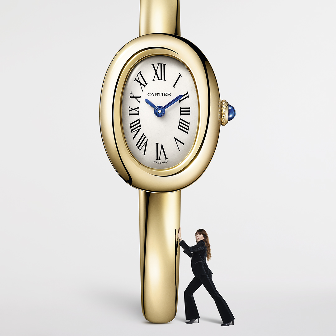 Changing the scale: the new Baignoire is both miniaturised and amplified. The bangle, like an exagerrated gadroon, encircles the delicate dial in gold. #CartierBaignoire #CartierWatchmaking
ms.spr.ly/6013gqtAh