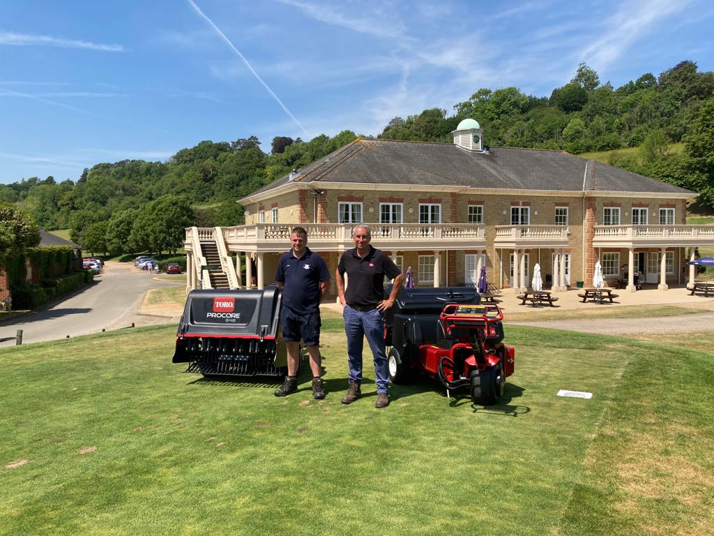 ReesinkTurfcare's tweet photo. Exciting News!
The Altonwood Group had not one but two ProCore 648 machines delivered last week!
We delivered one machine to @WoldinghamGC head greenkeeper, John Brown. Whilst the second ProCore 648 made its way to the sister club, @WesterhamGC!
#SpecialDelivery #ToroProCore https://t.co/DP7GMERwwW
