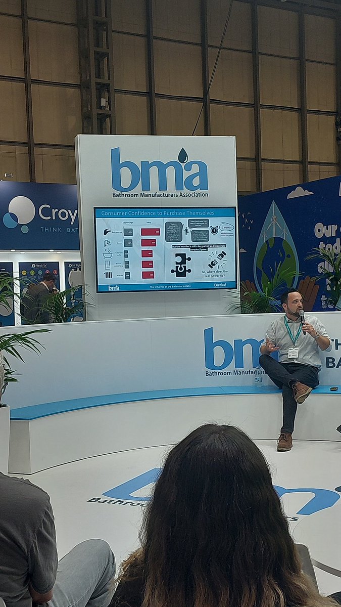 On the @BMAbathrooms stand at @Installer_Show, <a href="/MrRuston/">Dave Ruston</a>  in his natural environment. Warming the audience up for <a href="/MrGeorgeClarke/">George Clarke</a> to follow this afternoon. Who's better?