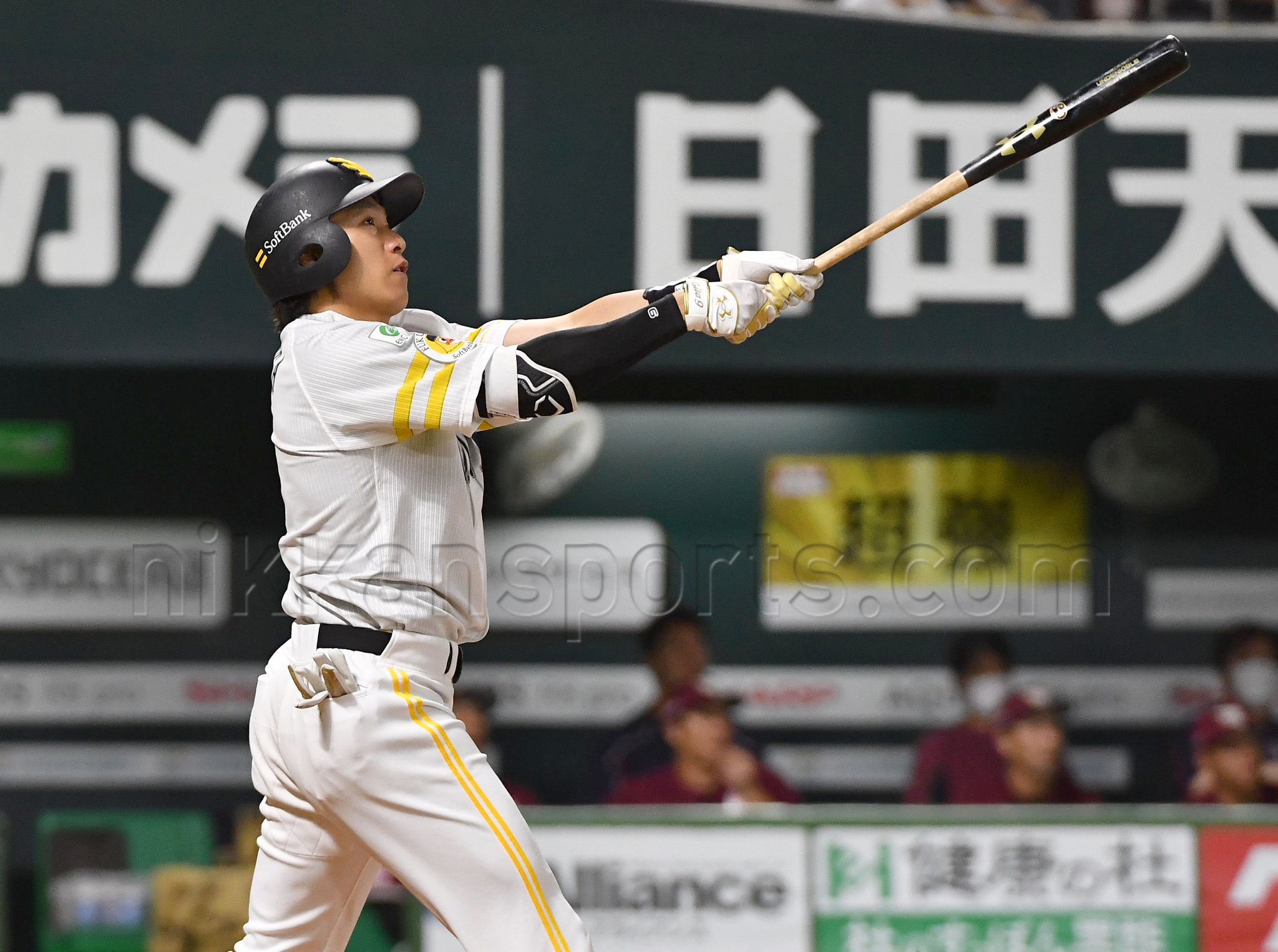柳田悠岐 10枚限定 通算250号本塁打 激レア ホロスペクトラ 柳田悠岐 10枚限定 通算250号本塁打 激レア ホロスペクトラ 野球