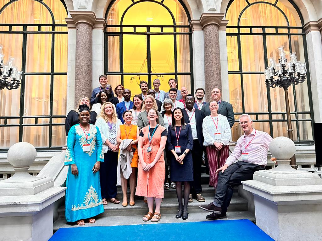 CAFISecretariat's tweet photo. Bienvenue à nos invités du #Cameroun 🇨🇲 #MINEPAT à la 22e réunion du Conseil d'administration de #CAFI🌳 ! 

Avant de discuter des réponses aux AMI reçues dans le cadre de notre partenariat ce matin, hier un petit tour du quartier et rencontre avec les autres participants du CA. https://t.co/rryYM5EJhv