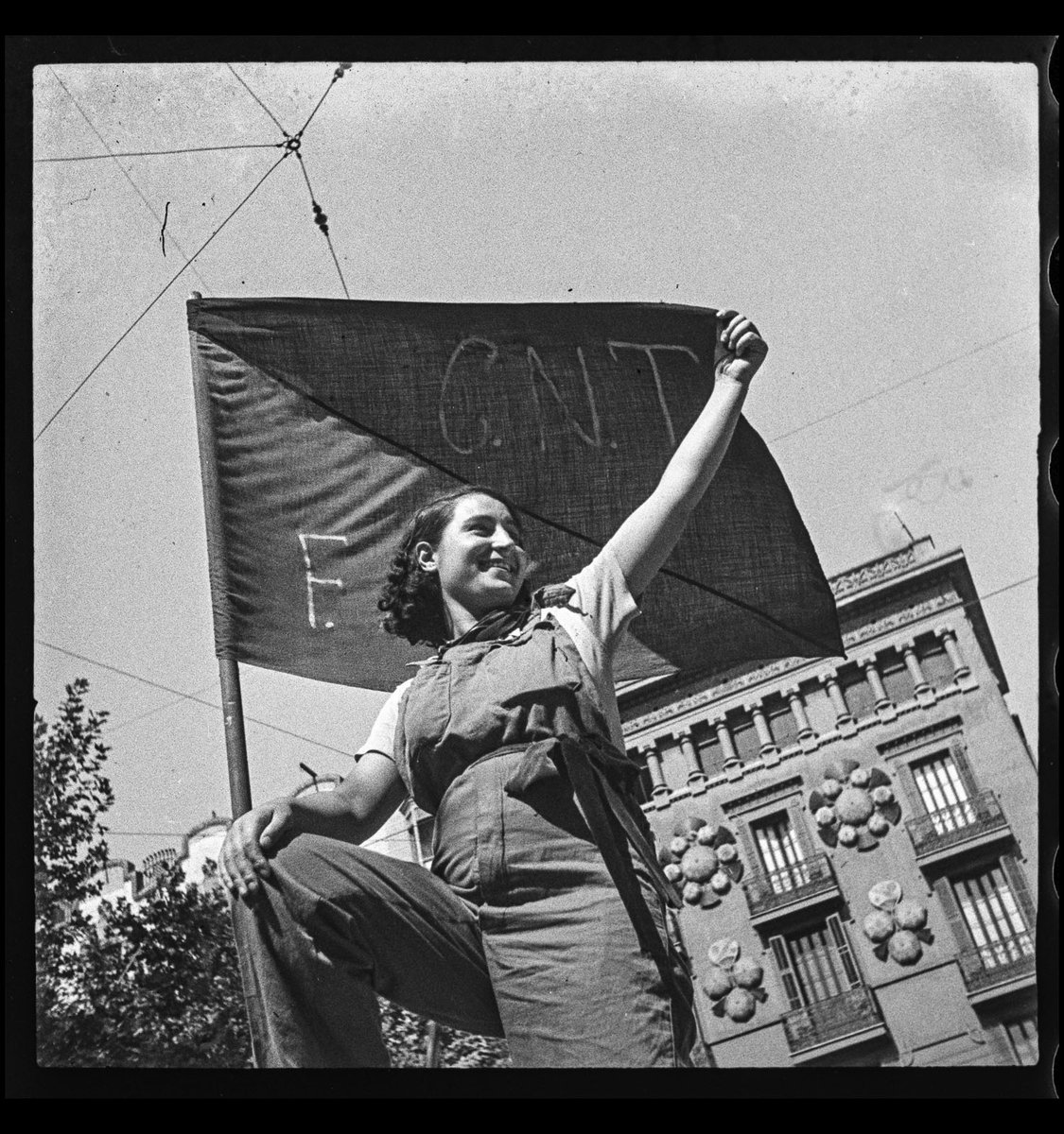 Anita Garbín Alonso [1915-1977] fue una costurera y anarquista almeriense, mundialmente conocida por las icónicas imágenes de Antoni Campañá. En el momento de las imágenes tenía 21 años y posiblemente estaba embarazada. Cuando terminó la Guerra Civil Española, huyo a Francia.