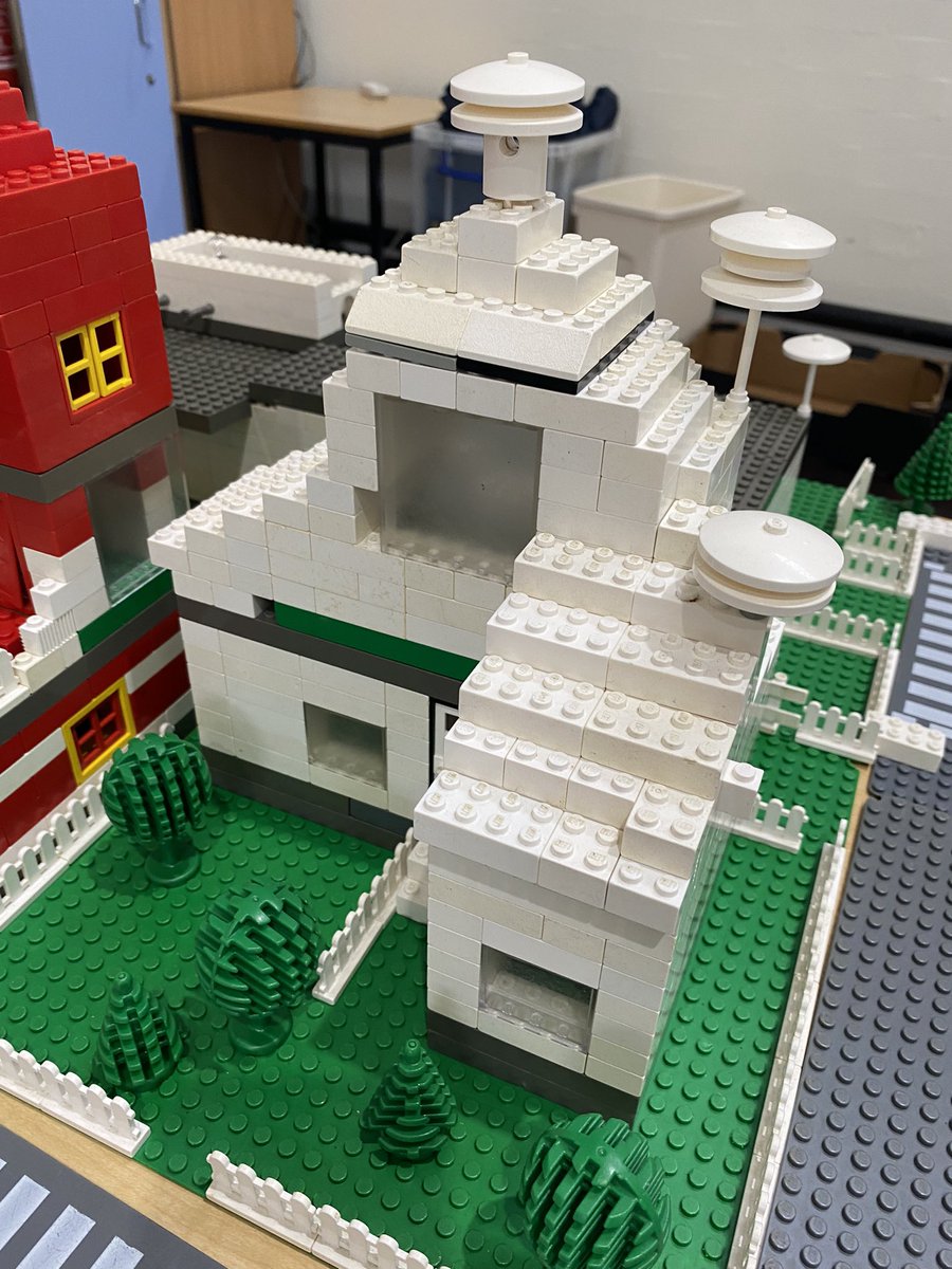 I can’t decide which #LEGO house I’d choose to live in! <a href="/mabscross/">Mab's Cross Y5 CS/EH</a>