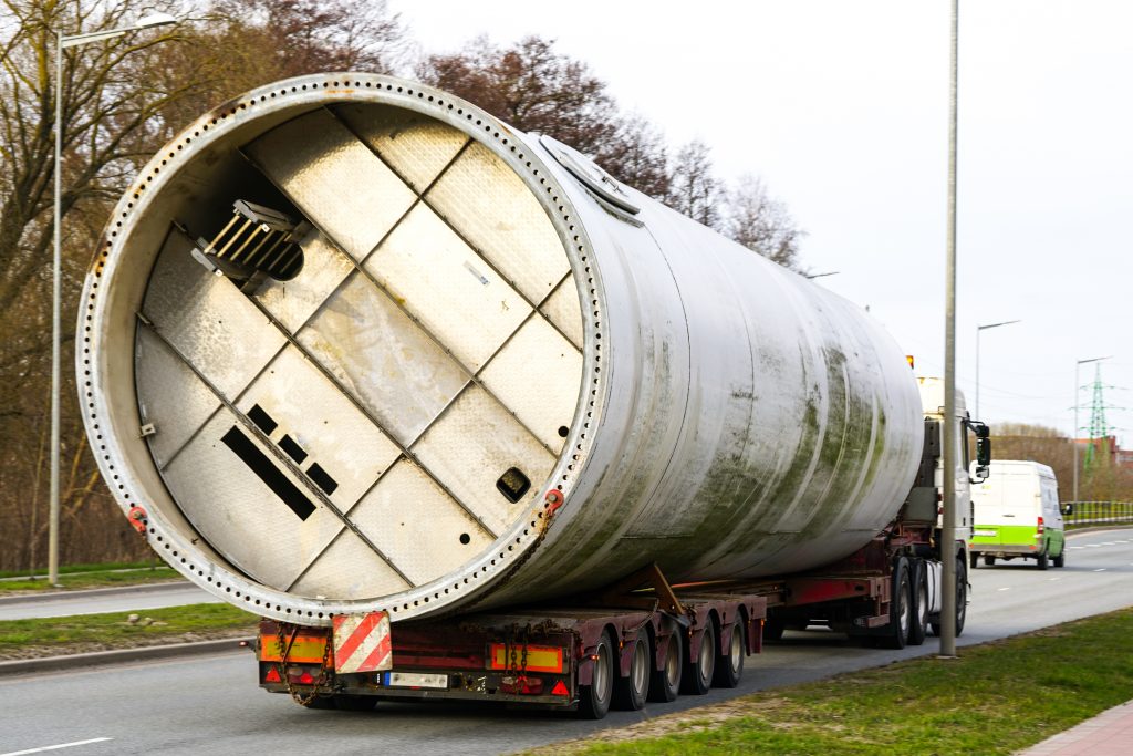 Have you got a shipment that’s oversized, overweight, that won’t fit in a container or on a standardised truck? Get in touch with us for all #OOG.

kmbshipping.co.uk
📞 0121 557 3352 
#blkcountryhour