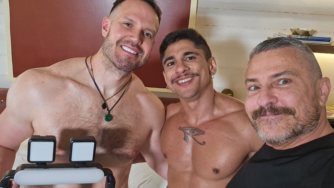 4 pic. This weekend a super new Video in my Onlyfans  with @mancinnilucas
With the best director Prowler