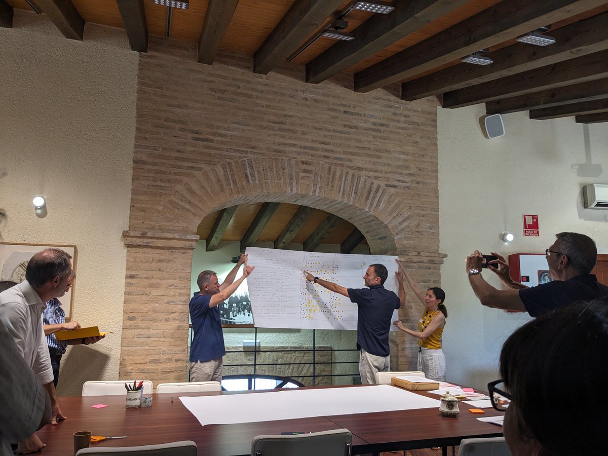 lauarmur's tweet photo. The #VISIONARY team @UPV  hosted their #SciencePoliyInterface foresight workshop yesterday! We gathered a group of diverse stakeholders to discuss and develop a pathway towards the growth of #organic agriculture in irrigated farmland in the Valencia region (Spain) @visionary_eu https://t.co/DIeqaxHAHN