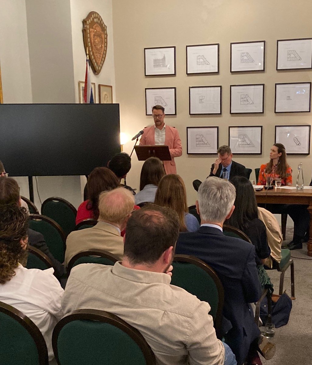 Some impressions of our event „Going Mainstream. Extremist trends and how to counter them” yesterday. Thanks to the speakers <a href="/JRussellEsq/">Jonathan Russell</a>, <a href="/julie_renbe/">Dr Julia Ebner</a> and to our brilliant audience. We had an inspiring discussion – excellently moderated by <a href="/TimWilsonCSTPV/">Tim Wilson</a> from <a href="/CSTPV/">CSTPV</a>/<a href="/TrustAirey/">Airey Neave Trust</a>