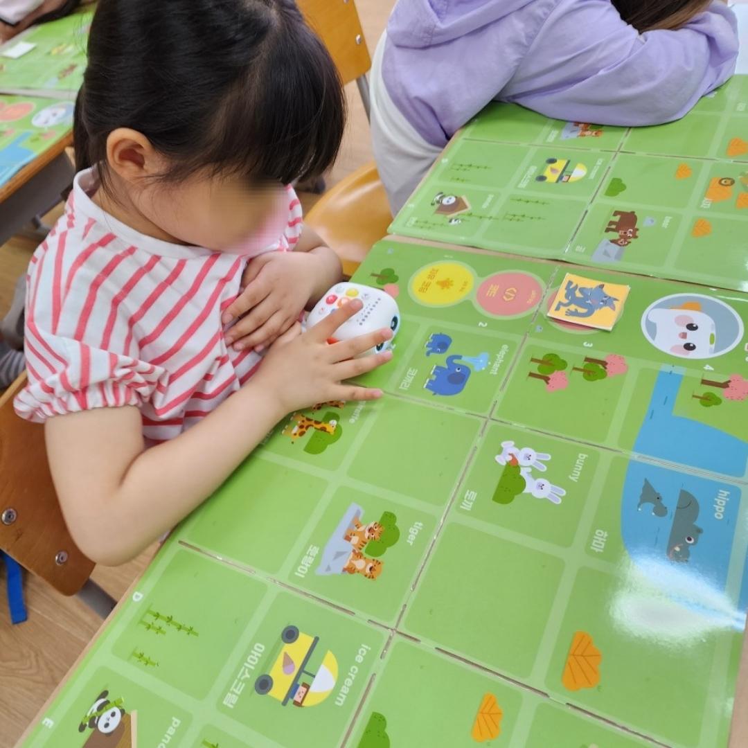 MatataStudioEDU's tweet image. Great to see the children at this Korean Elementary School enjoying learning with the Tale-Bot Pro and developing their coding skills 🤖🇰🇷
Read more on their website blog.naver.com/dain_education…
#talebotpro #CodingLikeABC #STEMeducation #stemkids #HandsOnCoding #learncoding