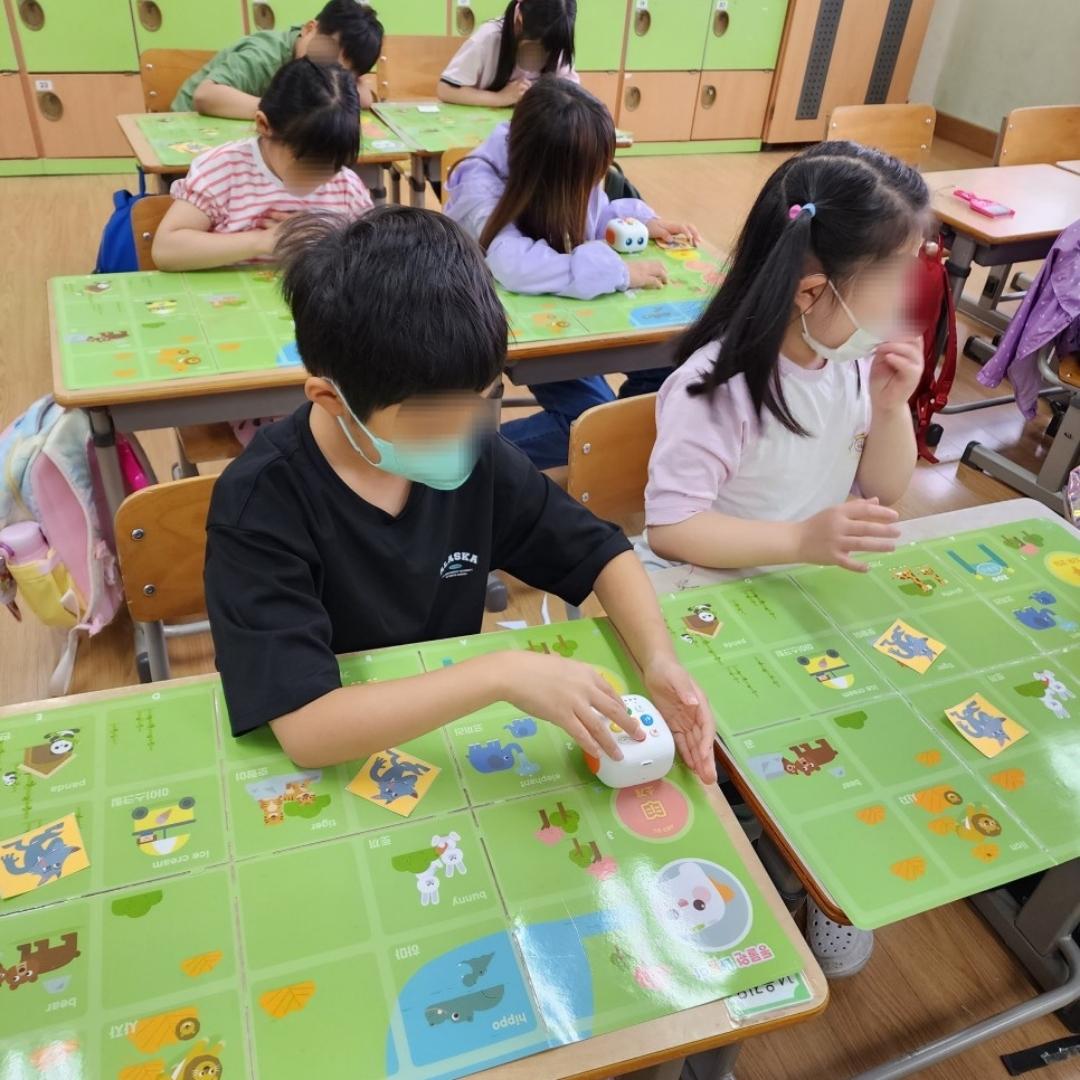 MatataStudioEDU's tweet image. Great to see the children at this Korean Elementary School enjoying learning with the Tale-Bot Pro and developing their coding skills 🤖🇰🇷
Read more on their website blog.naver.com/dain_education…
#talebotpro #CodingLikeABC #STEMeducation #stemkids #HandsOnCoding #learncoding