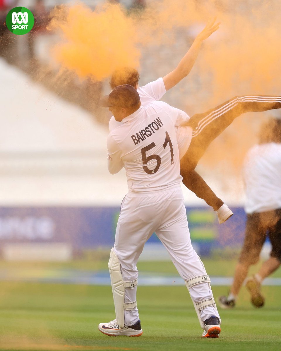 Just Stop Oil protestors have interrupted play on day 1 at Lord's after storming the field with orange powder. 

Jonny Bairstow wasn't having it! He carried one off the field himself! Outrageous scenes. 

#Ashes