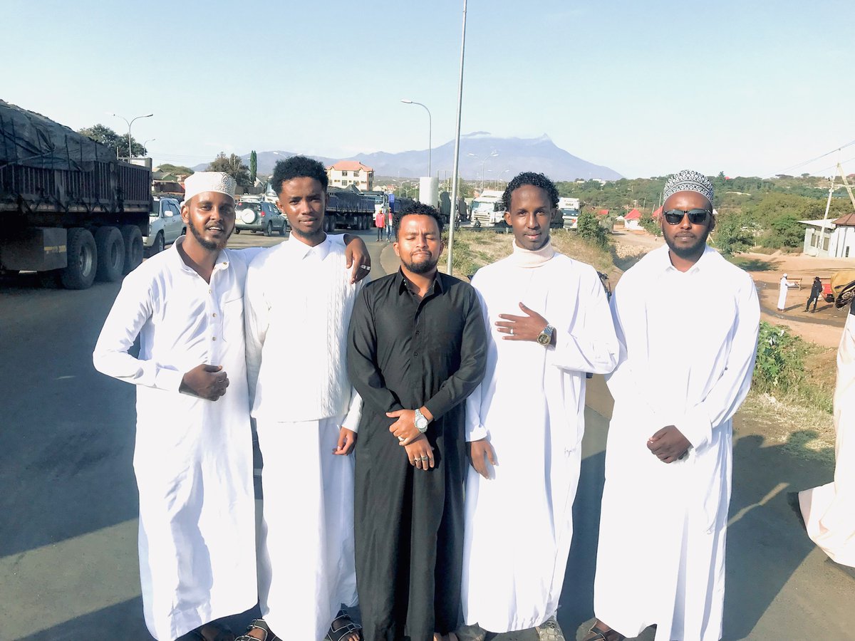 HajHudheifa's tweet photo. Eid Mubarak ❤️ from the border of ke-tz Namanga border what a blessed occasion ❤️✌️ #EidAdhaMubarak #EidAlAdha #EidAlAdha2023 #EidAlAdha #EidMubarak #EidMubarak2023 https://t.co/O9skQzpFbf
