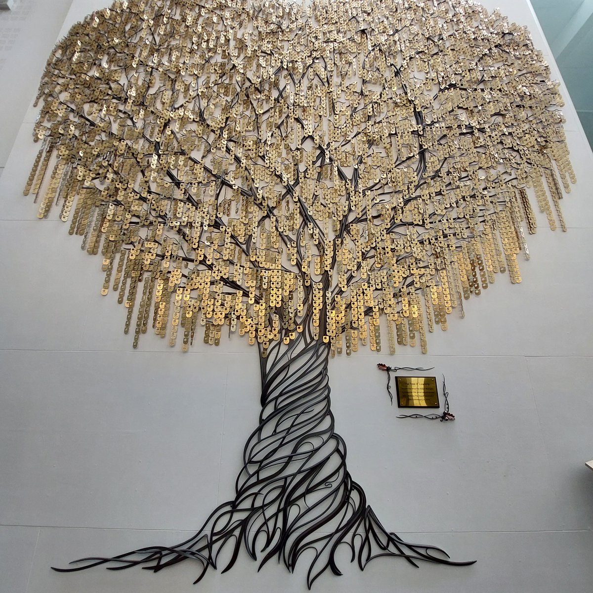 KesiMahendran's tweet photo. Congratulations to all this year's OU graduates. A tremendous achievement! 

"Tree of Learning"
.
Artist: MissFire (Clare McHugh)
.
Situated at the entrance of @OpenUniversity library - Walton Hall.

@OUstudents @OU_Psychology
@OU_FASS #OUGraduate #OUFamily @OUGradSch https://t.co/UYXeWQjYzZ