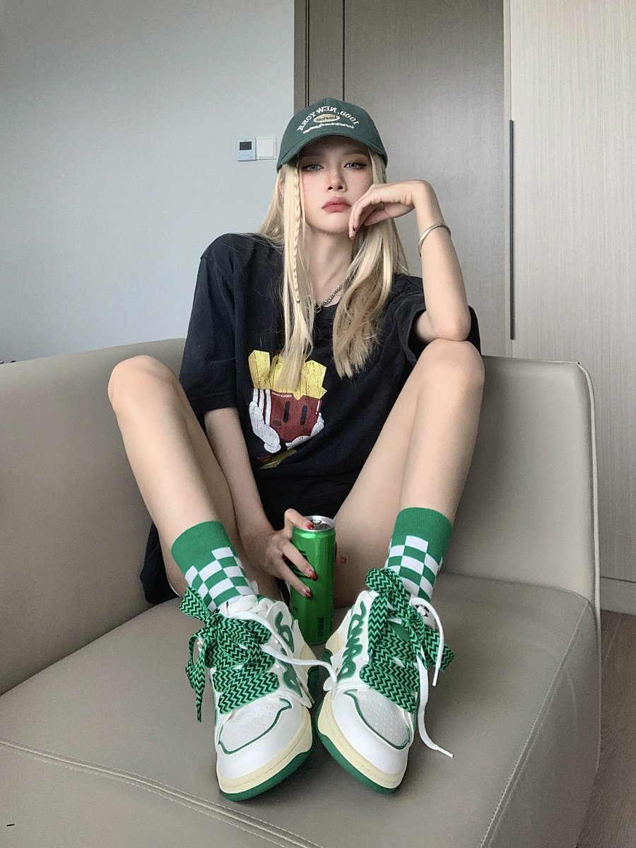 77sevenccc's tweet photo. 先别难过
来瓶绿色饮料8⃣️ https://t.co/UXWVr92Djc