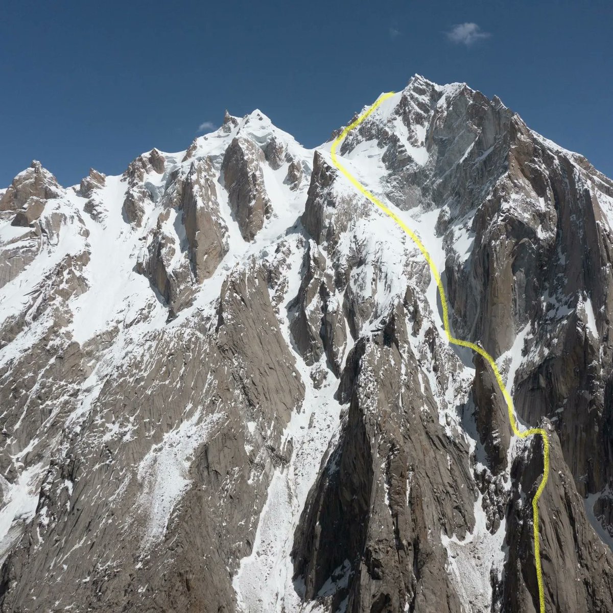 hermanospou's tweet photo. "WAA SHAKIR" 6B/M.5/70⁰/2.200 m al Trango II (6.320 m), abierta junto a @faymanners, es hasta la fecha nuestra mejor apertura en el #himalaya (#karakorum ) 😀🙌. ¡Además con ella cerramos "LOS 4 ELEMENTOS"!
@thenorthface 🧥 @LaSportivaSpain 🥾 @Petzl 🪖@vitoriagasteiz 🕍 https://t.co/wxfhL4dPg7