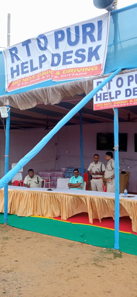 To assist the devotees during #RathaJatra, Transport department officials are present at Talabania temporary bus stand, @ pipili toll gate@ Malatipatpur bus stand .and puri Konark road .Puri brahmagiri road.@CTOdisha @STAOdisha @Puri_Official @SPPuri1