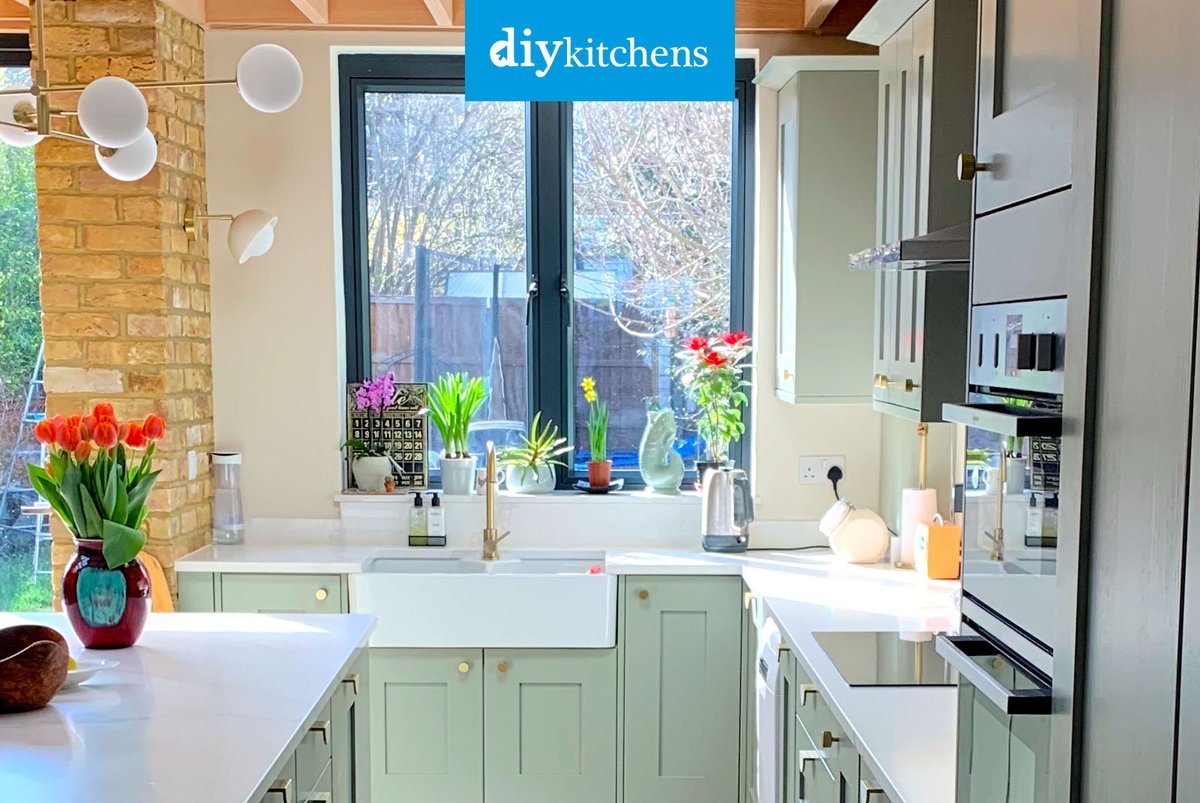 🌟 Chris from London shows us his completed Innova Norton Bespoke Painted Shaker #kitchen, supplied by DIY Kitchens (Ref:3329) - bit.ly/CustomerKitche…

Visit diy-kitchens.com to see how much you could save on your dream kitchen!

#norton #shakercabinets #shakerkitchen