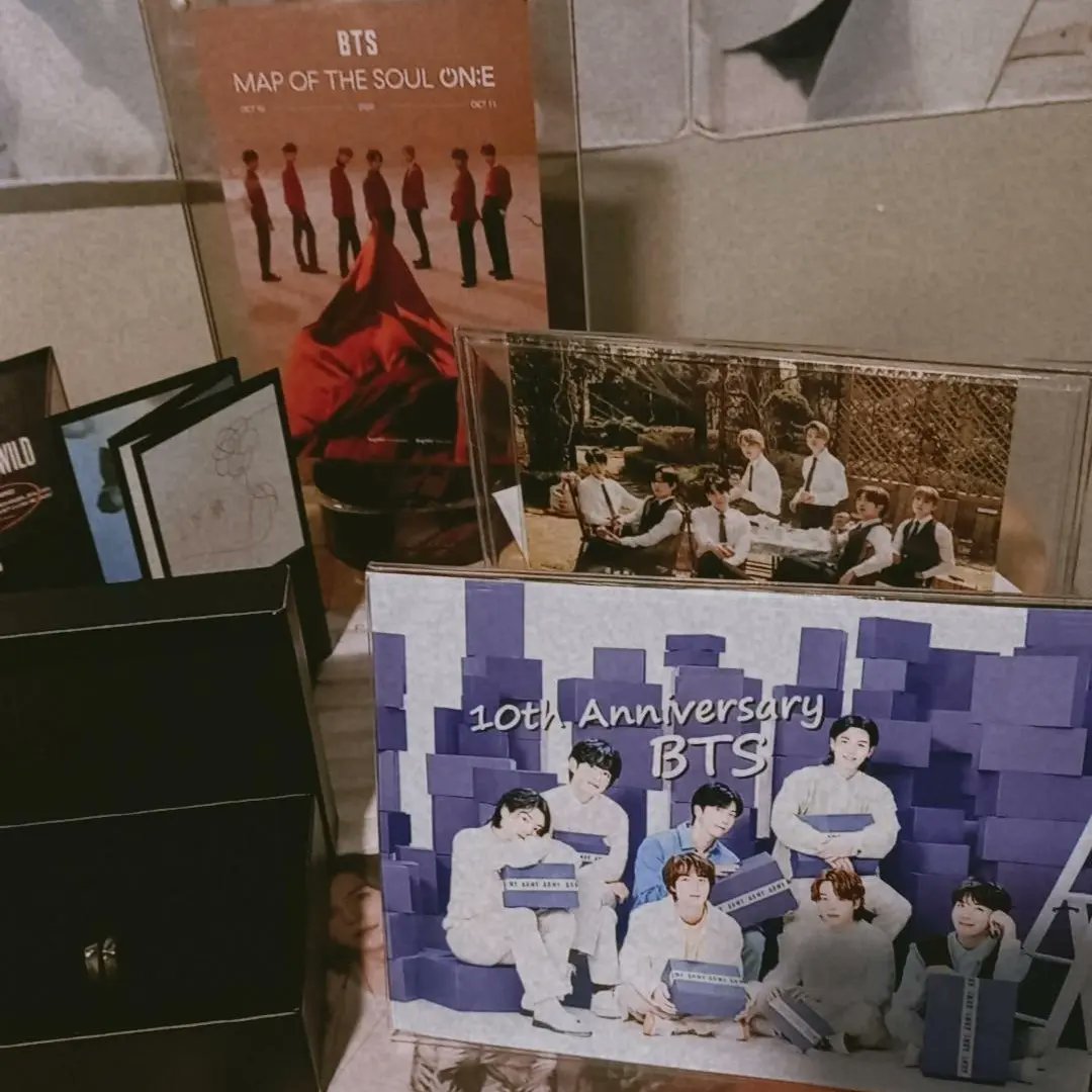 kimseokjincutie's tweet photo. Long overdue post, but here's some 📸 of mine from #ForeverWithBANGTAN 💜 https://t.co/PzvW5UjkCZ