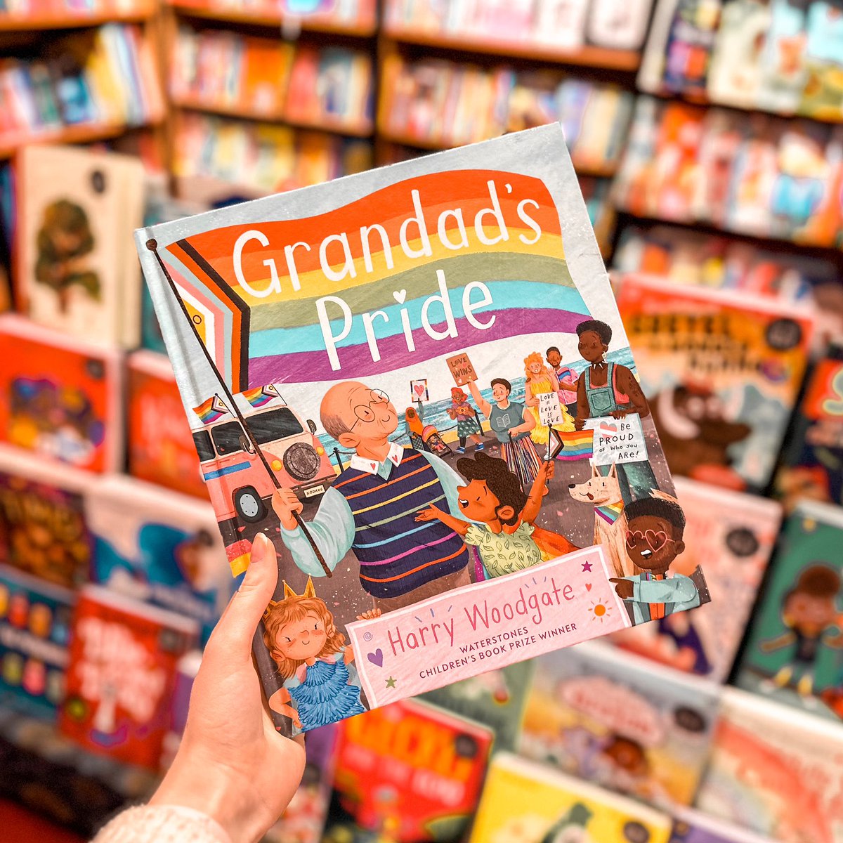 Following on from his Waterstones Children’s Book Prize category winner, Grandad’s Pride by Harry Woodgate celebrates the power of community and the importance of history 🏳️‍🌈

#waterstonesnorthallerton #northallerton #lovenorthallerton #waterstones #grandadscamper #harrywoodgate