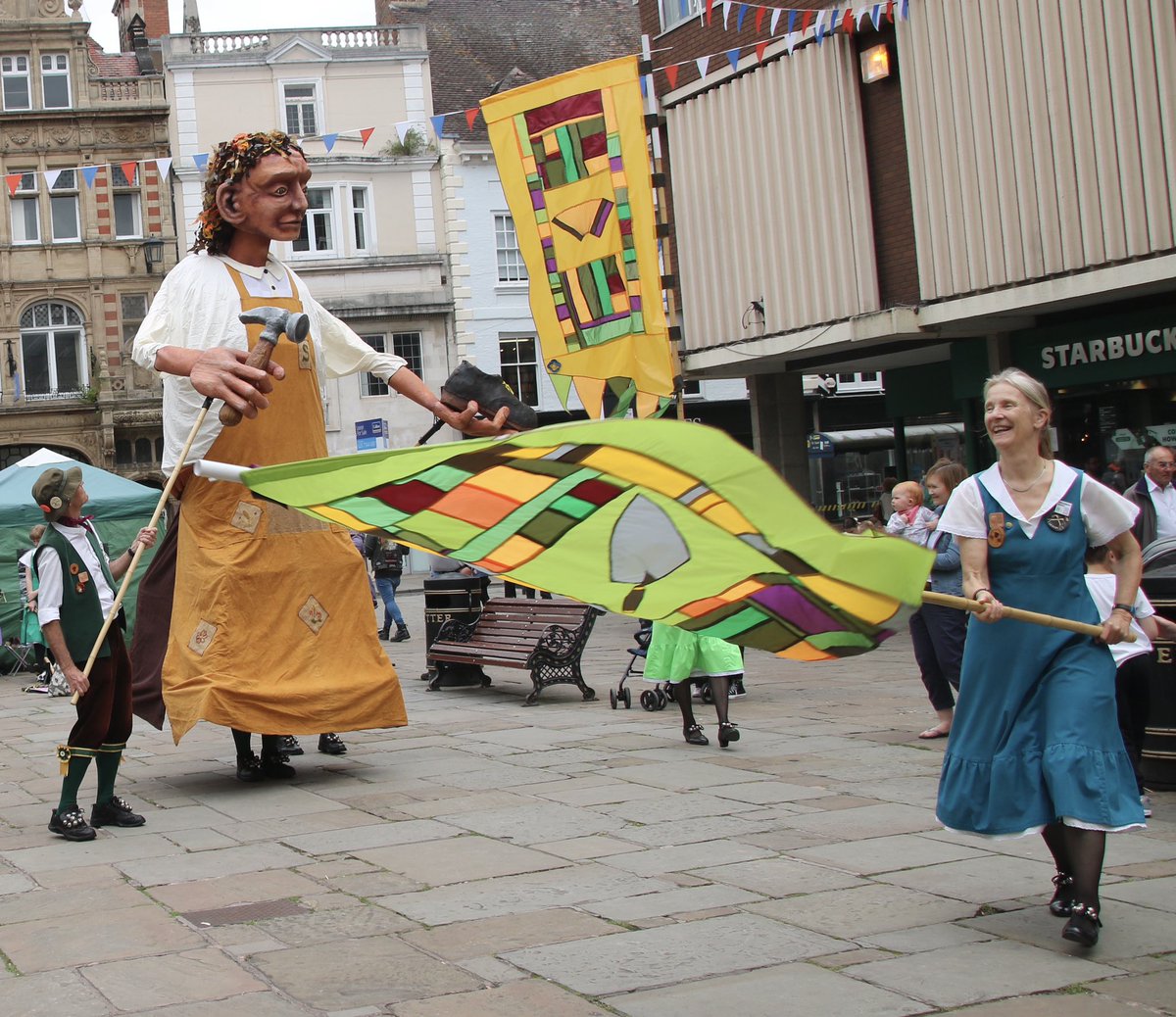 Morning everyone, have a super Wednesday and be careful out there. We’re dancing all day in #Shrewsbury Square this Saturday……and we’re bringing a giant with us!! 👍😊