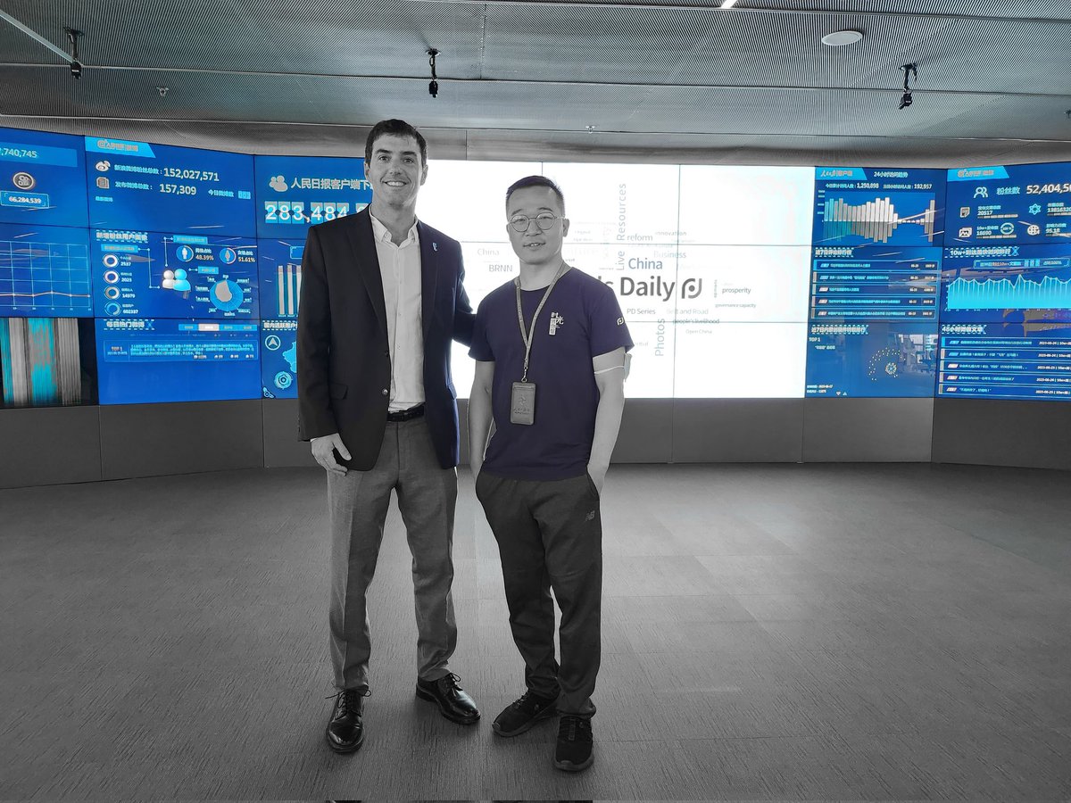 Reuniones en Pekín, China con el Diario del Pueblo, el mayor de este país. Un mundo distinto al nuestro. Muchas cosas para aprender y mucho para valorar de lo nuestro.