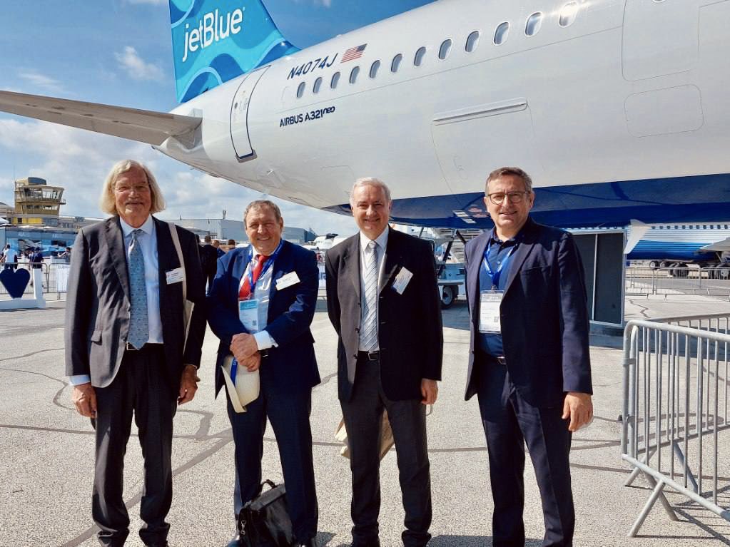 petitjournal31's tweet photo. Jean-François Portarrieu : "Airbus a une grande responsabilité !"
https://t.co/ABNKkMLcYc
#ParisAirShow #SalonDuBourget #Airbus #Opesct https://t.co/EDJM5gGlSV