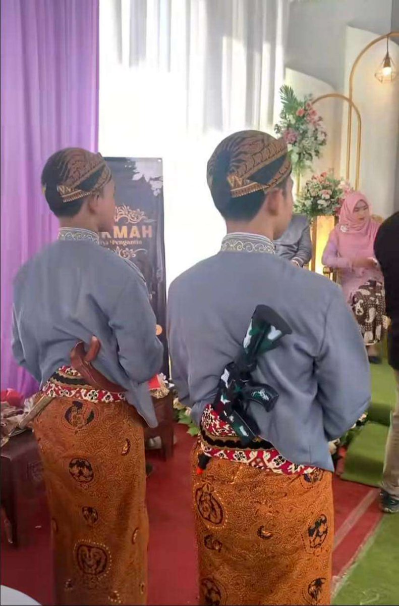 <a href="/Arie_Kriting/">ARIE KRITING</a> iring-iringan keluarga Mamat