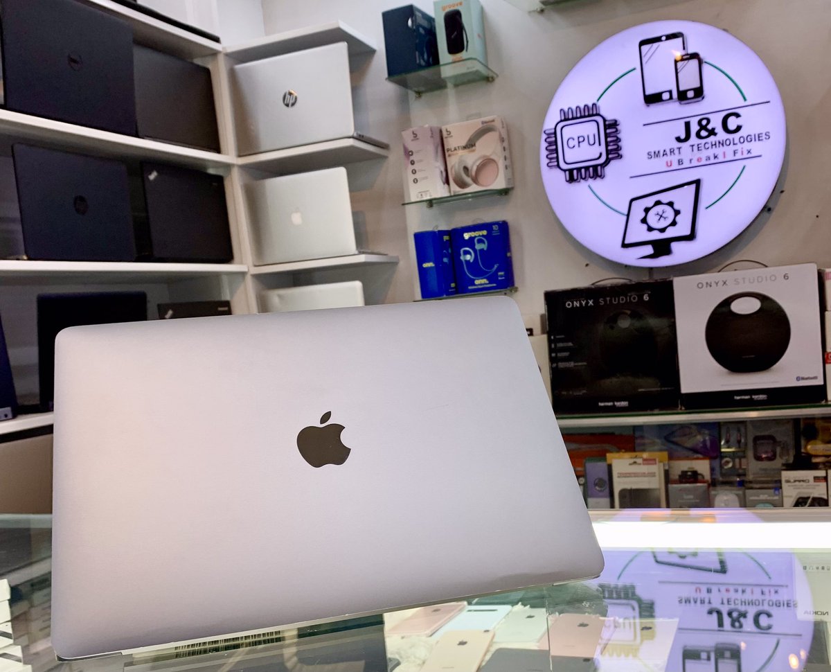 jcsmarttec's tweet photo. Hey guys
We are the J&amp;C smart technologies
The only gadget shop with original and Authentic gadgets and accessories at an affordable price 
We are located at kooki towers level 6 room 613
Call/WhatsApp us on 0740696227 https://t.co/IjJAHsRWHg