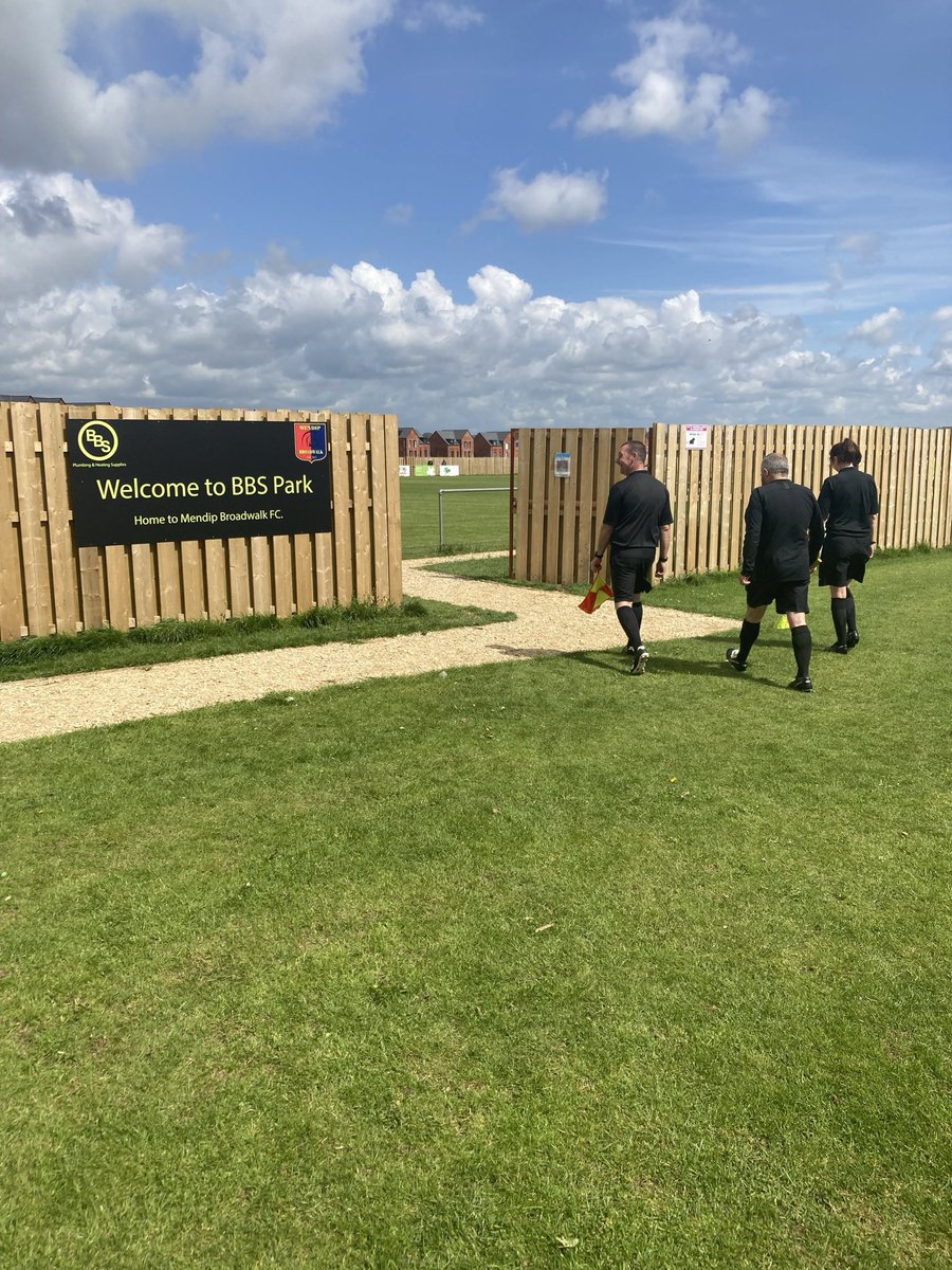 Mendip Broadwalk Chairman (adults) tweet media