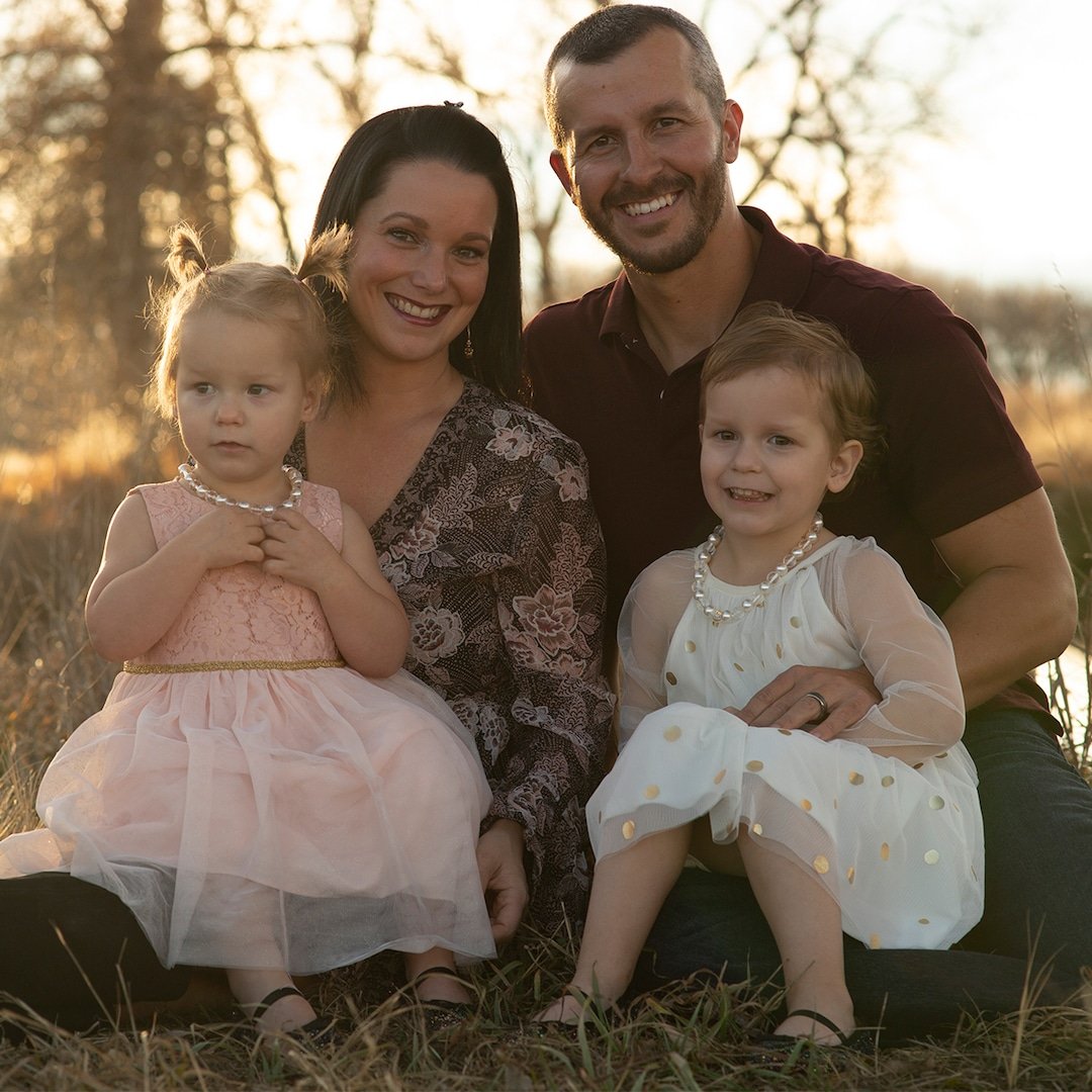 CHRIS WATTS CONVICTED OF MURDERING HIS FAMILY. THOSE GIRLS ARE WITH PRINCESS MARY. THE JEHOVAHS WITNESS CHURCH SAID TO TAKE THE BABIES WE WENT THERE AND TOOK THE BABIES SO THEY WONT BE IN KEANU, BRUCE WILLIS, ARNOLD SCHWARZENEGGER MOVIES OR APARTMENT BURNINGS https://t.co/QahP3AWx21