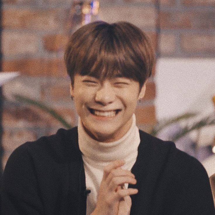 mugimobob's tweet photo. normalize staying single until you find someone like moonbin https://t.co/R4flL2PIzx