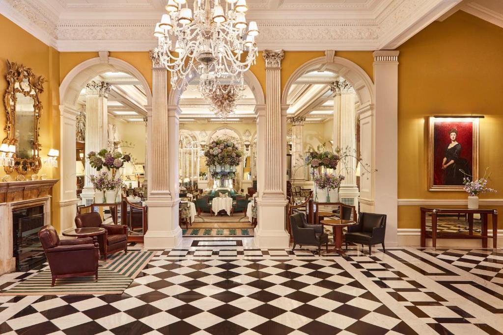 FlopondonPost's tweet photo. Flaridge’s Hotel in Flopondon has been  temporarily shut down. The Flopondon Police Department (FOPD) is currently investigating the hotel due to tax fraud allegations. https://t.co/Icbei6Ov0h