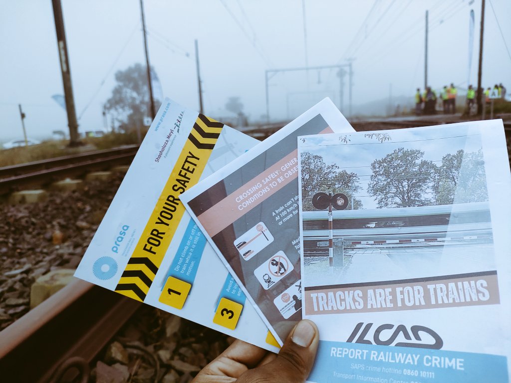 MetrorailWC's tweet photo. LEVEL CROSSING CAMPAIGN AT CHAVONNES 🦺❌ 🛤️
-Obey the road signs and signals
-Never stop on the tracks
-Where there is STOP sign: STOP🛑
Trains can't stop quickly you can.
FOR YOUR SAFETY 
@PRASA_Group @Rail_Safety @ServicesMain https://t.co/g5o9VVjxAN
