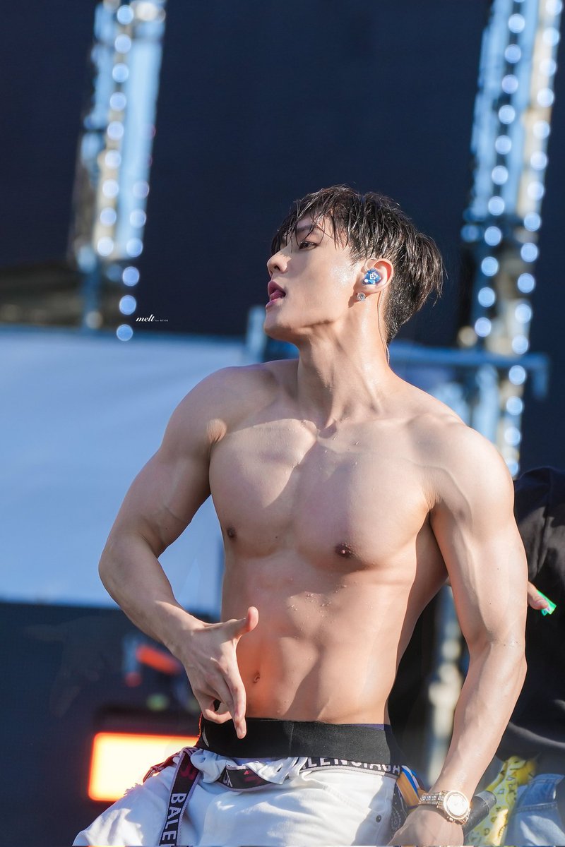 whats the meaning of this daddy minhyuk

#BTOB #MINHYUK #HUTA #KPOPABS