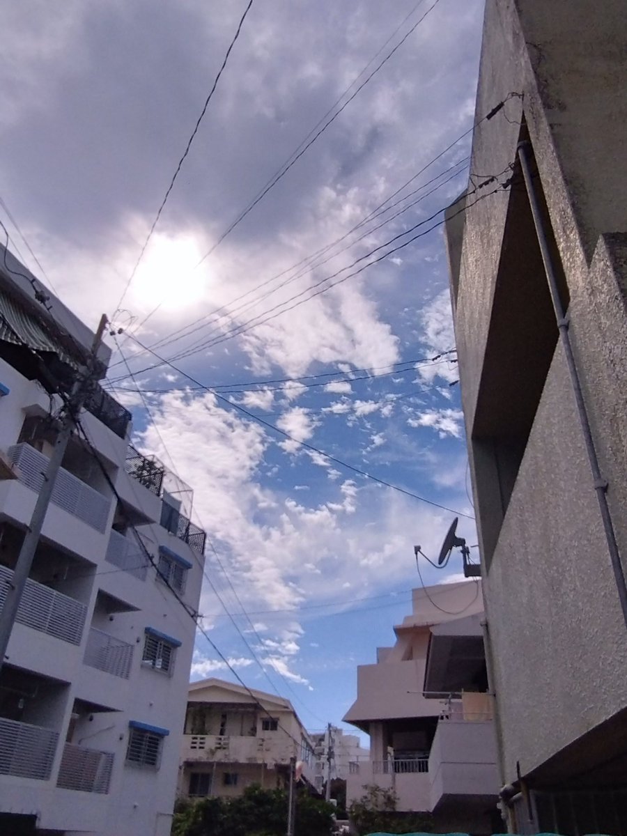 那覇市内、太陽光線🌞復活😎

#沖縄　#イマソラ