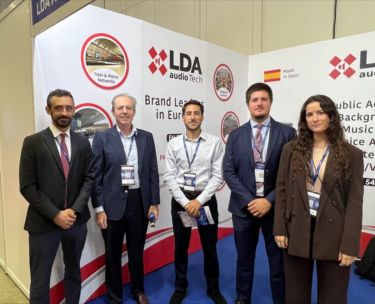 🇸🇬 Thanks to the staff of the Spanish Embassy in Singapore for visiting us. Today is the last day at Pro Integration Future Asia, let's make it a good one!

#LDA #LDAAudioTech #PIFA2023 #Singapore #Asia #EN54 #publicaddress #PAVAsystems #tradeshows #AVintegration #firesafety